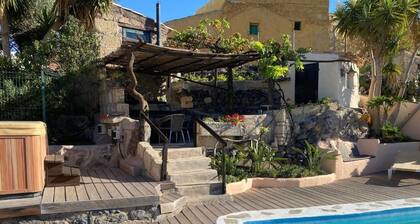 Cottage With 2 Bedroom, 2 Bathrooms, Heated Solar Pool, Sauna, Jacuzzi, Garden