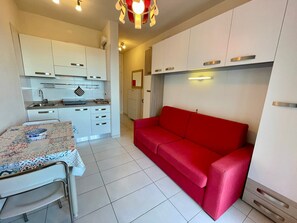 Studio, Multiple Bedrooms, Balcony, Ocean View | Interior