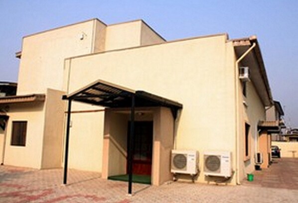 المنشأة من الخارج