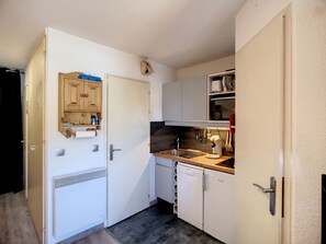Fridge, microwave, dishwasher, coffee/tea maker