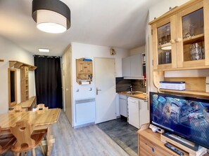 Fridge, microwave, dishwasher, coffee/tea maker