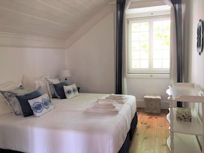 5 bedrooms, iron/ironing board, Internet, bed sheets - Casa de Santa Teresa South Wing & Tower (Cascais)