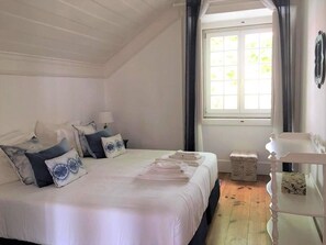 2 bedrooms, iron/ironing board, Internet, bed sheets - Casa de Santa Teresa - Tower (Cascais)