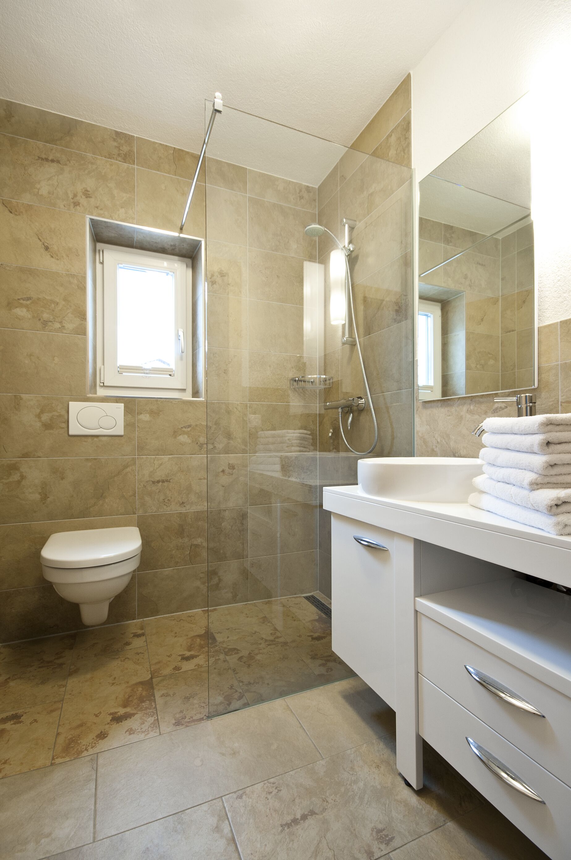 Apartment, eigenes Bad, Gartenblick (Top 5) | Badezimmer