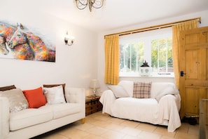 TV, fireplace, offices - Piper Cottage, Bilbrough. (York)