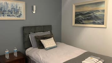 8 bedrooms, iron/ironing board, WiFi, bed sheets