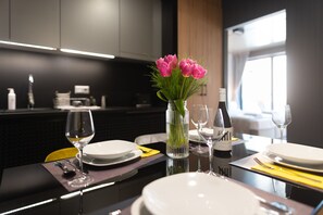 Studio | Coin cuisine privé | Batterie de cuisine, vaisselle et ustensiles