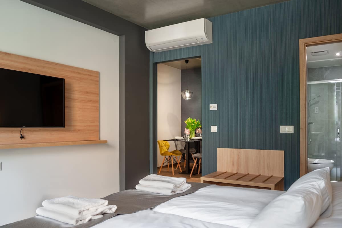 Basic Studio | 1 bedroom, travel crib, free WiFi, bed sheets
