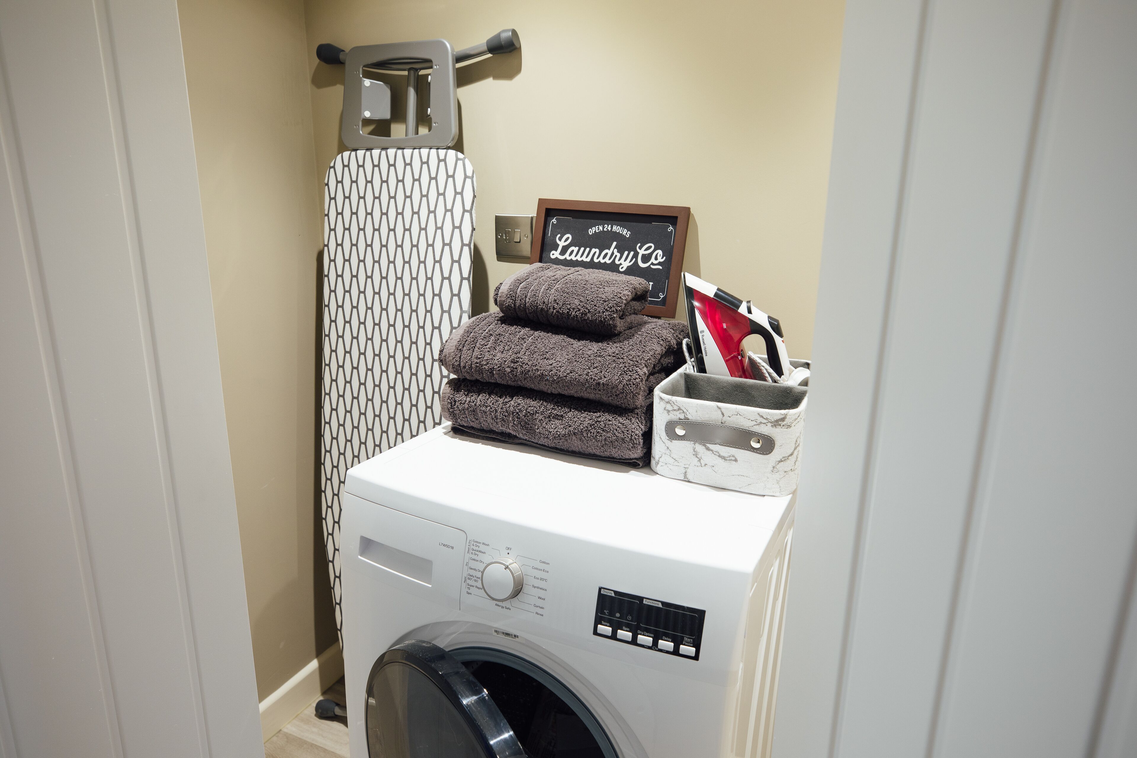 the shores self catering apartment | laundry