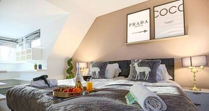 Stylish 4 Bedroom House • Free Parking • Fast Wifi • Smart TV • Garden • Yoko Property