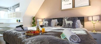 Stylish 4 Bedroom House • Free Parking • Fast Wifi • Smart TV • Garden • Yoko Property