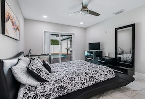 4 bedrooms, in-room safe, iron/ironing board, travel cot - 8 minutes from the AIRPORT~ New SaL POOL - WiFi 1gbps/free Parking... BBQ (Tampa)