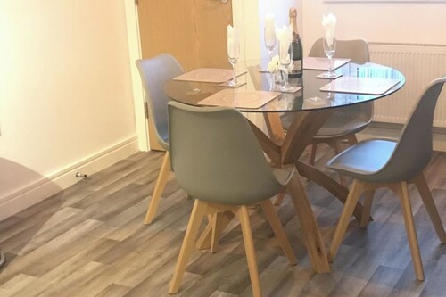 2-bed Apartment Sleeps 4 With Garden