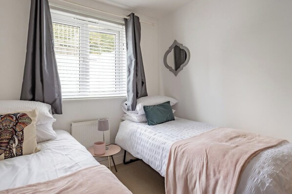 2 bedrooms, iron/ironing board, free WiFi, bed sheets