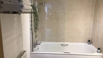 Apartment | Bathroom | Combined shower/tub, deep soaking tub, hair dryer, towels