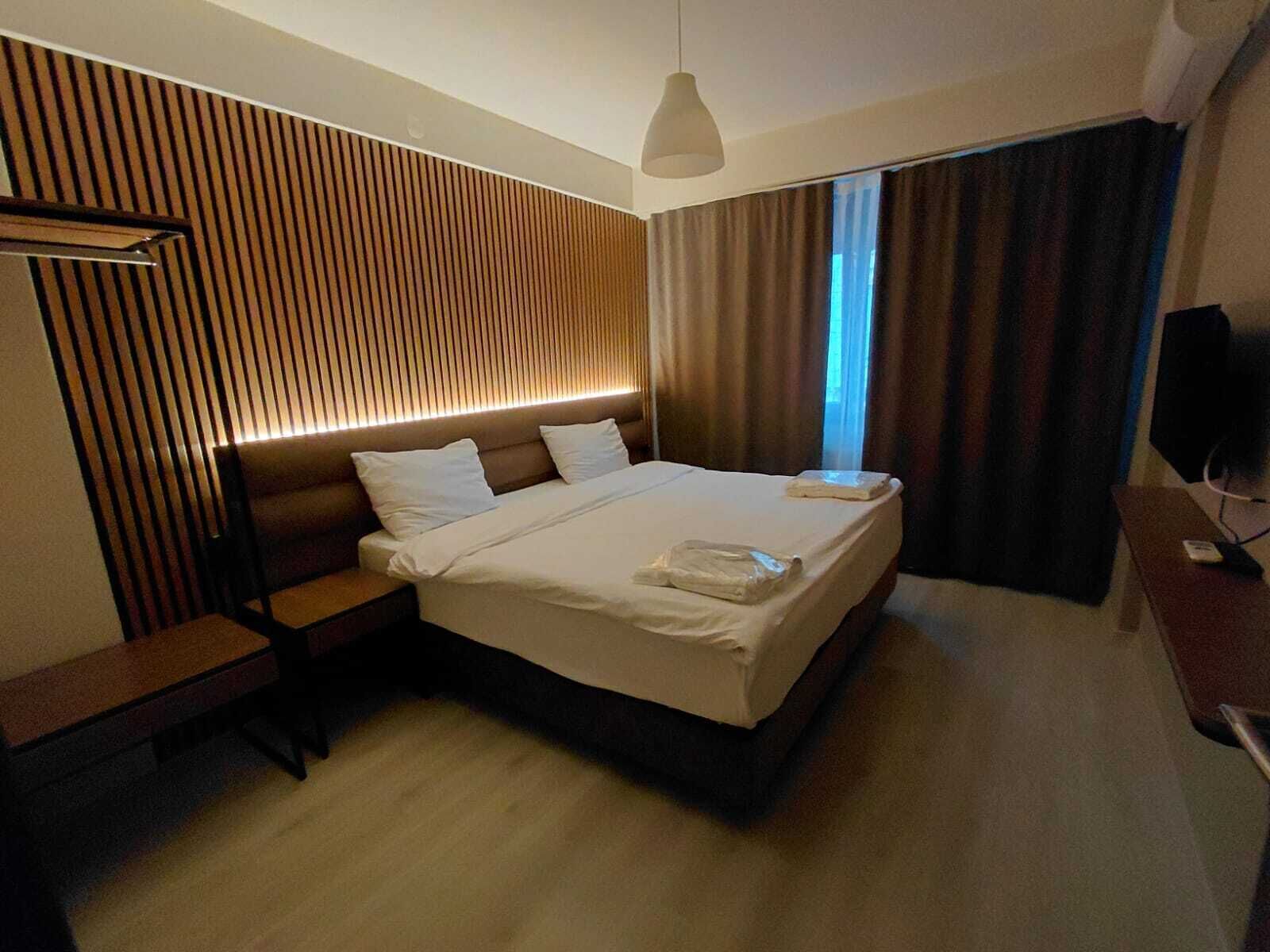 Double Room | Minibar, iron/ironing board, free WiFi