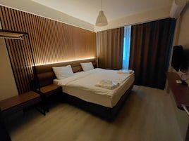 Minibar, tabla de planchar con plancha y wifi gratis