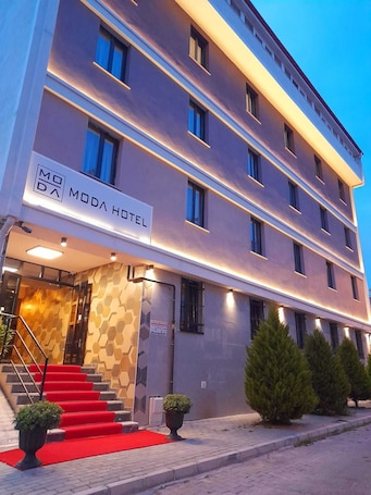 Fachada de la propiedad. Moda Hotel