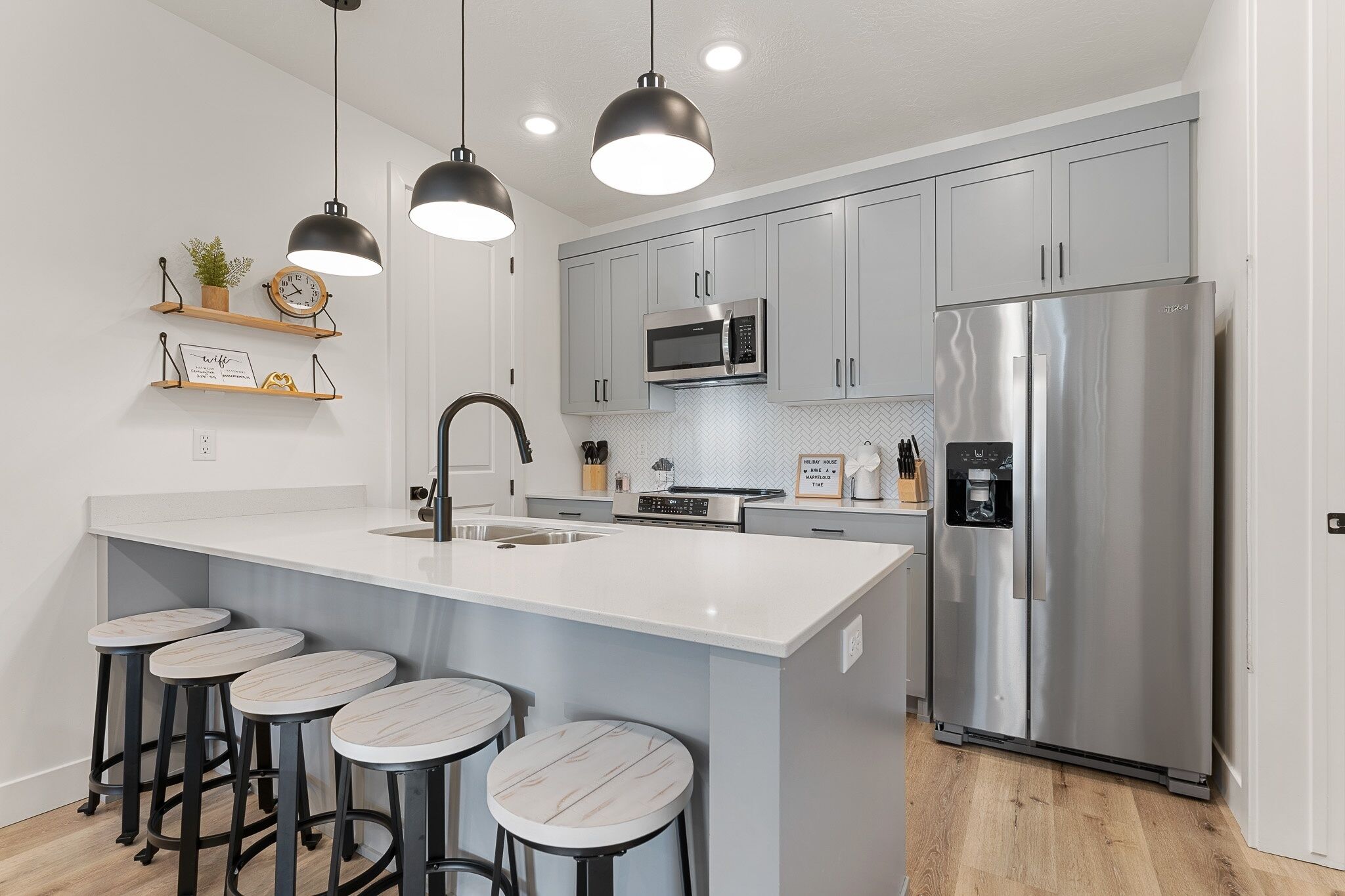 Condo, 3 Bedrooms | Private kitchen | Fridge, oven, coffee/tea maker, toaster