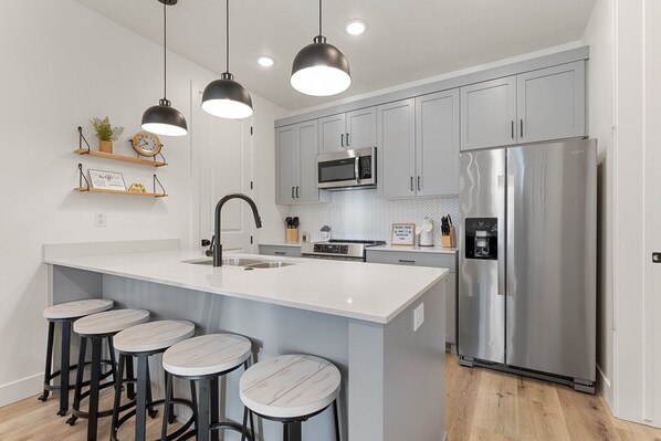 Condo, 3 Bedrooms | Private kitchen | Fridge, oven, coffee/tea maker, electric kettle