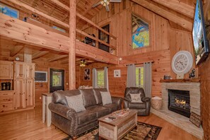 Smart TV, fireplace, video games - Gone To Therapy, Game Room, FREE Attraction tickets for each paid day, Hot Tub!! (Sevierville)