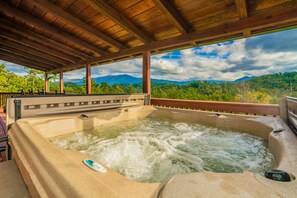 Outdoor spa tub - Gone To Therapy, Game Room, FREE Attraction tickets for each paid day, Hot Tub!! (Sevierville)