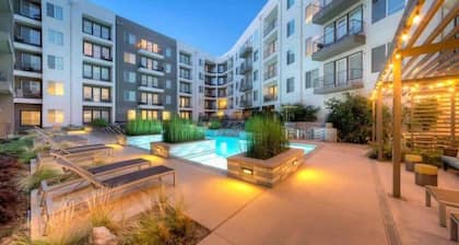 Luxurious Retreat: 1-Bedroom King Suite w/ Ameniti