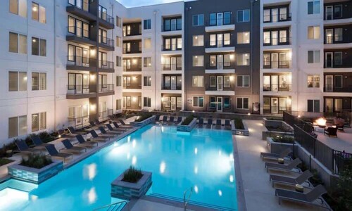 Luxurious Retreat: 1-Bedroom King Suite w/ Ameniti