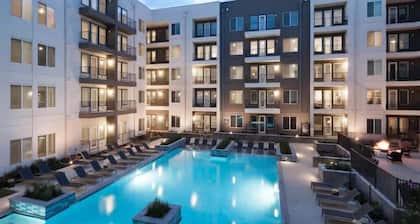 Luxurious Retreat: 1-Bedroom King Suite w/ Ameniti