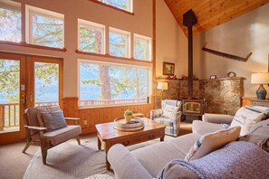 Smart TV, fireplace, DVD player, books