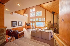TV, DVD player, books, video library - Lakeside Retreat w/Private Sandy Beach and Hot Tub (Leavenworth)
