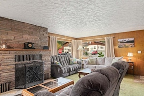 Smart TV, fireplace, DVD player