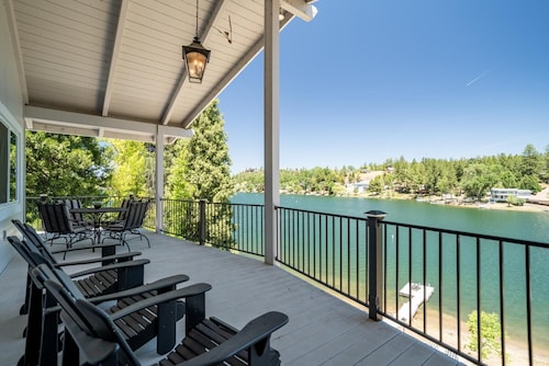 Luxury by the Lake, 40mins to Yosemite