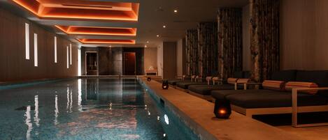 室内游泳池,室外游泳池,免费小屋,池畔遮阳伞