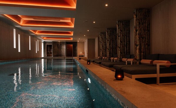 Indoor pool, outdoor pool, free pool cabanas, pool umbrellas - The Nici (Bournemouth)