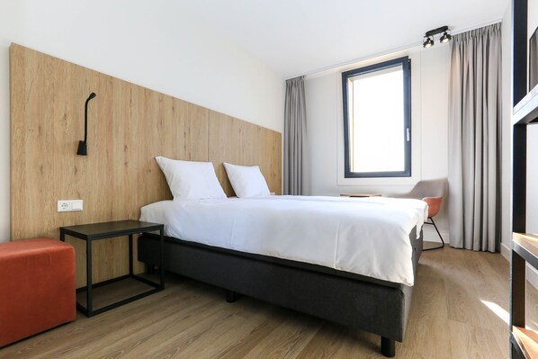 In-room safe, free WiFi, bed sheets