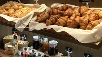 Tägliches Frühstücksbuffet gegen Gebühr