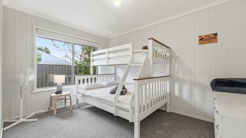 3 bedrooms, iron/ironing board, WiFi, bed sheets