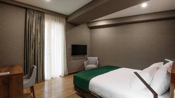 Deluxe-rum | Sängtillbehör av högsta kvalitet, bäddmadrasser och minibar