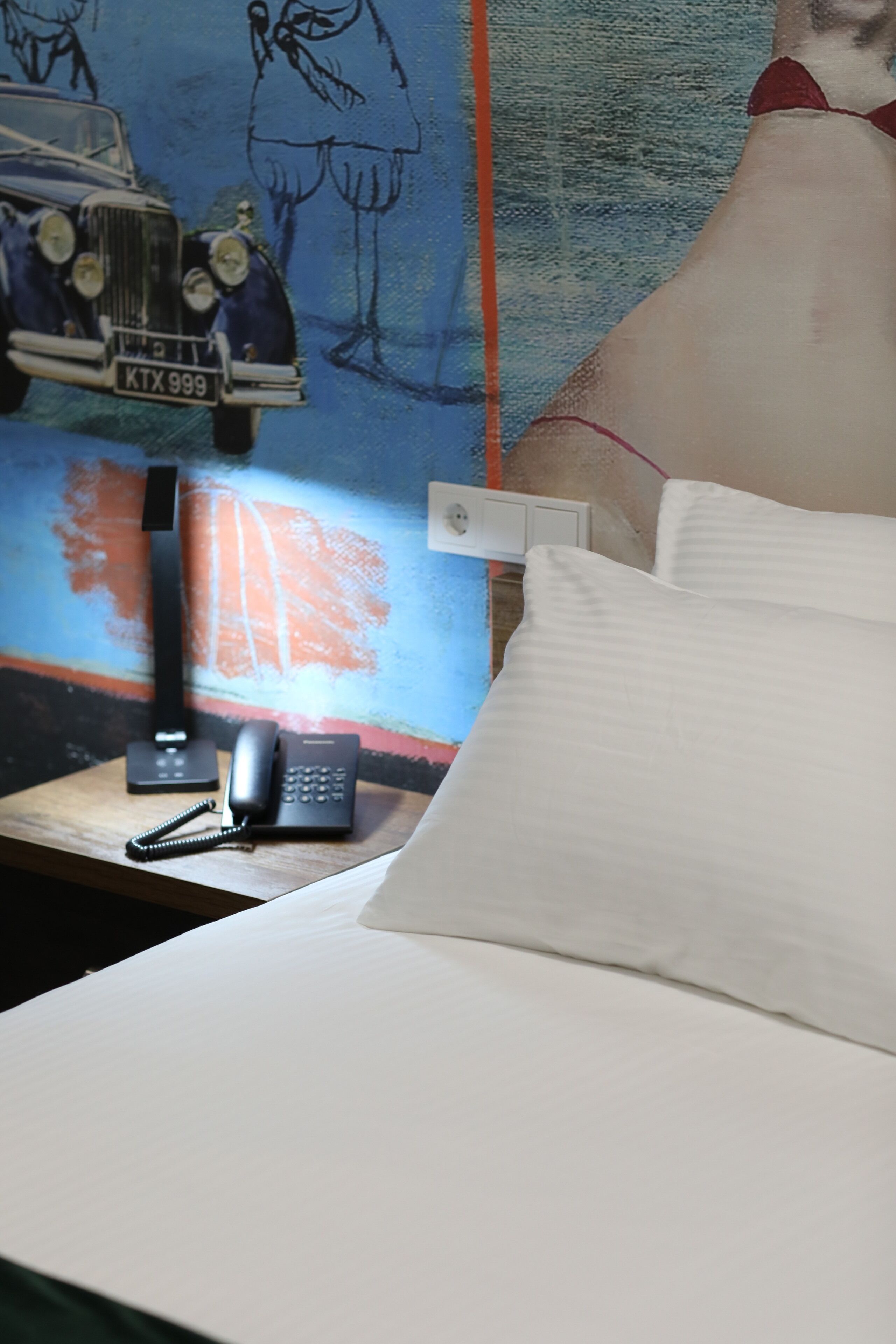 premium bedding, pillow-top beds, minibar, in-room safe