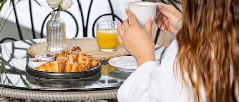 Daily cooked-to-order breakfast for a fee