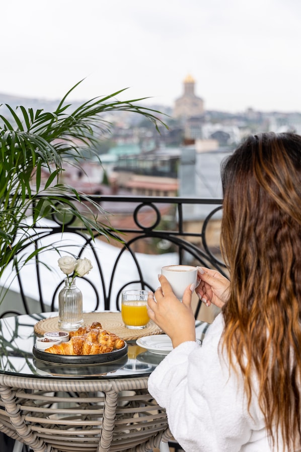 Desayuno a la carta todos los días (con cargo)