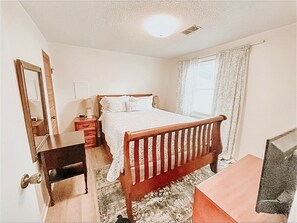 2 bedrooms, iron/ironing board, WiFi, bed sheets
