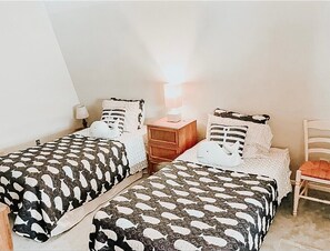 2 chambres, fer et planche à repasser, Wi-Fi, draps fournis