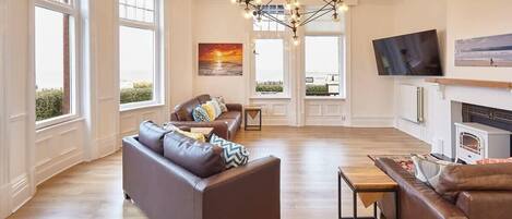 TV, fireplace