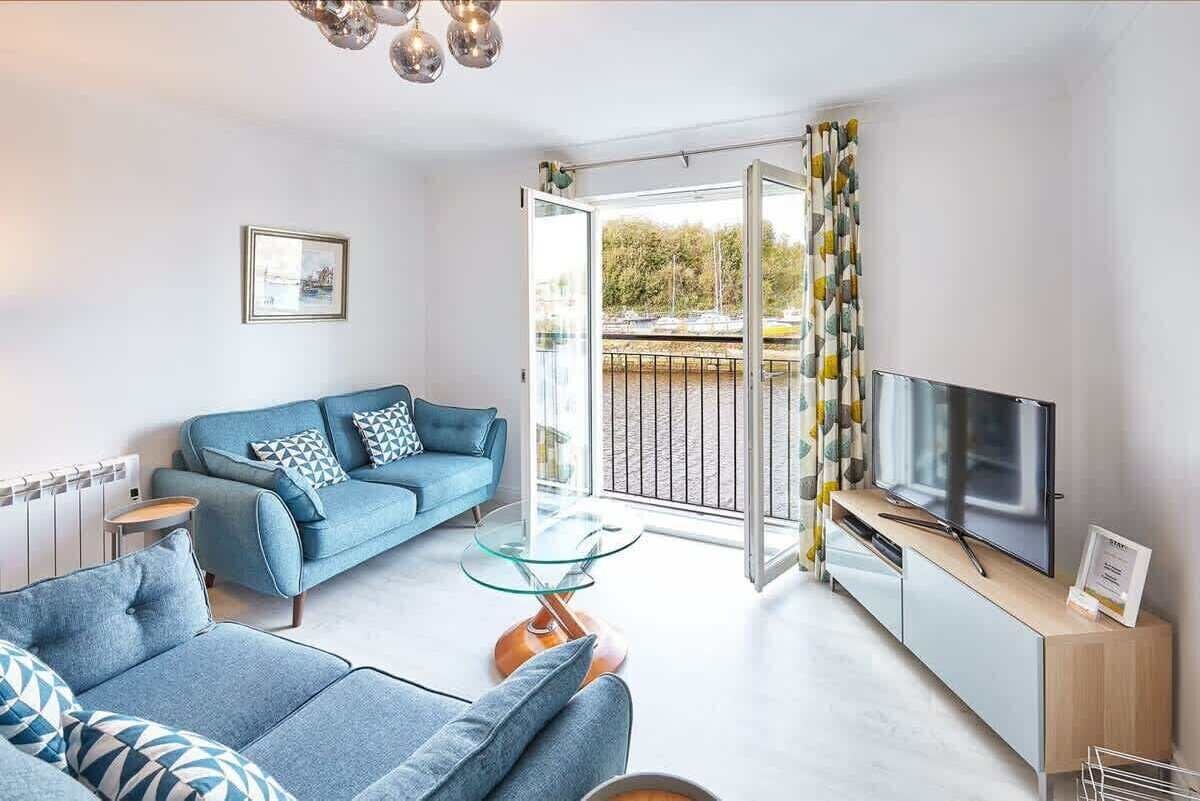 TV a schermo piatto, Netflix, servizi in streaming, studio