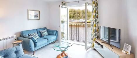 Flat-screen TV, Netflix, streaming services, offices