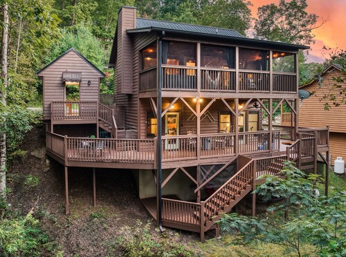 Hiawassee GA, 2 KING BEDS, close to town/wineries/ Helen