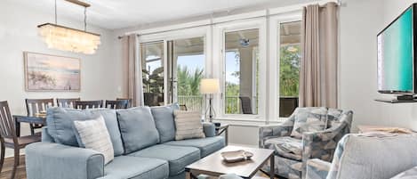 Una Smart TV, un reproductor de DVD