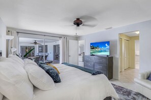 4 bedrooms, desk, iron/ironing board, travel crib - ISLAND GETAWAY SOUTH FACING LARGE HOME WITH DOCK, KAYAK, BIKES & WIDE WATER VIEW (Marco Island)